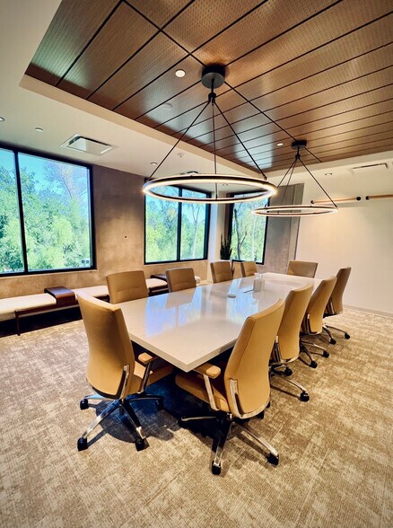 More Photos Of 31248 Oak Crest Dr, Westlake Village Office For Lease