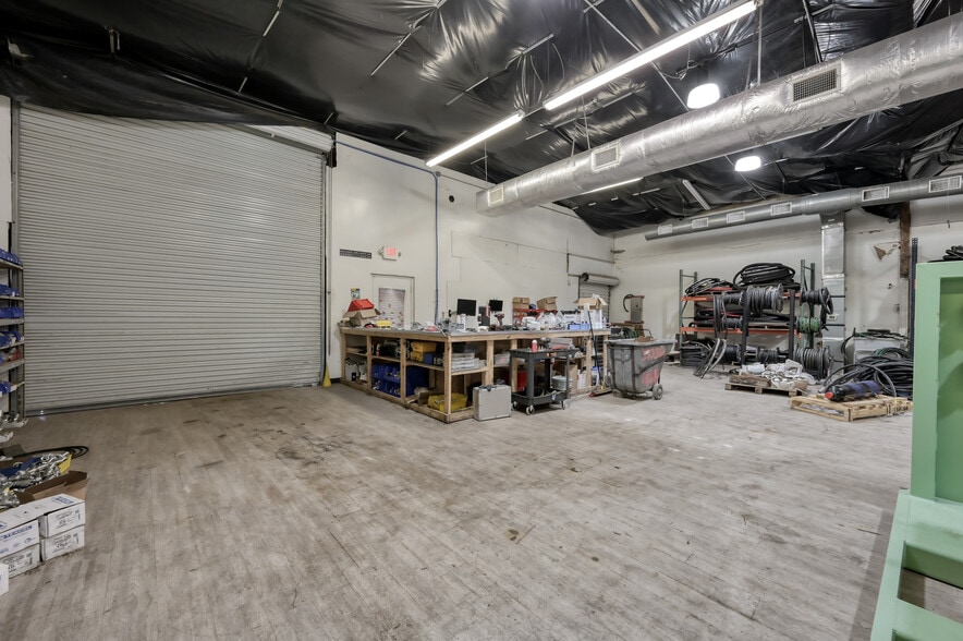 More Photos Of 508 Bryant Rd, Conroe Manufacturing For Sale