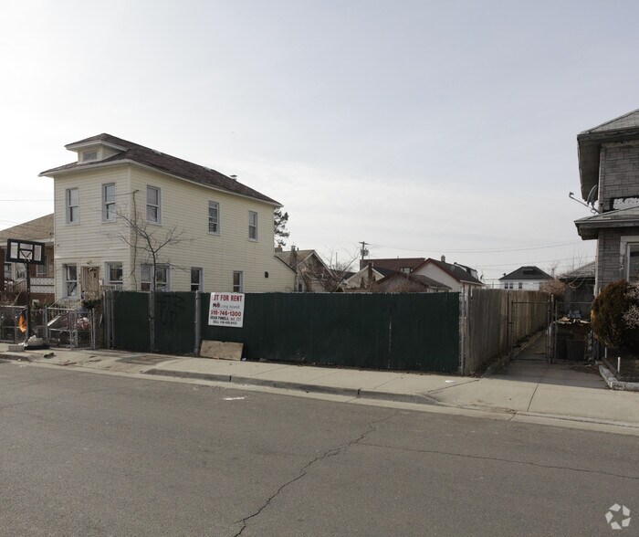 Primary Photo Of 329 Beach 73rd St, Arverne Land For Lease