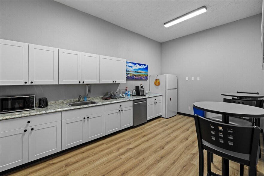 More Photos Of 6421-6517 W Ustick Rd, Boise Freestanding For Sale