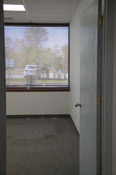 More Photos Of 700 Remington Rd, Schaumburg Light Manufacturing For Lease