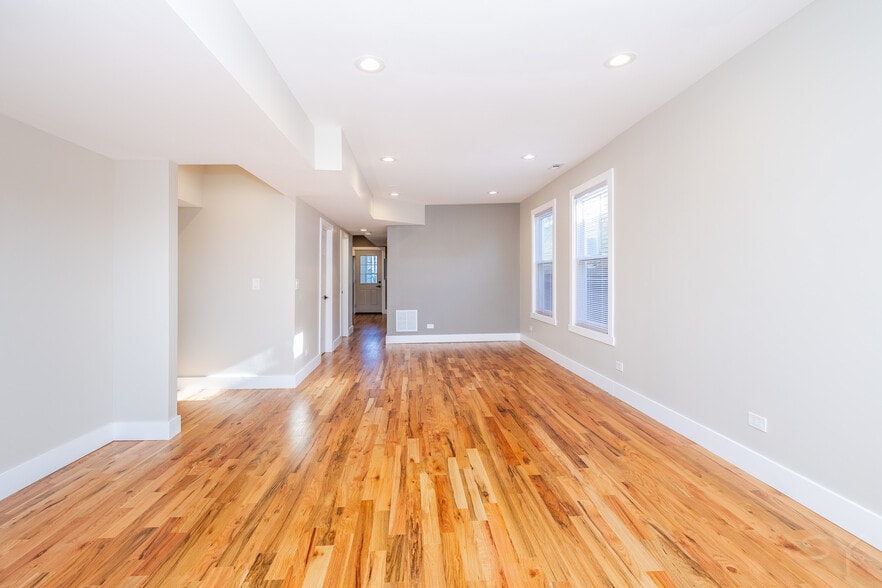 More Photos Of 6129 N Ravenswood Ave, Chicago Multifamily For Sale