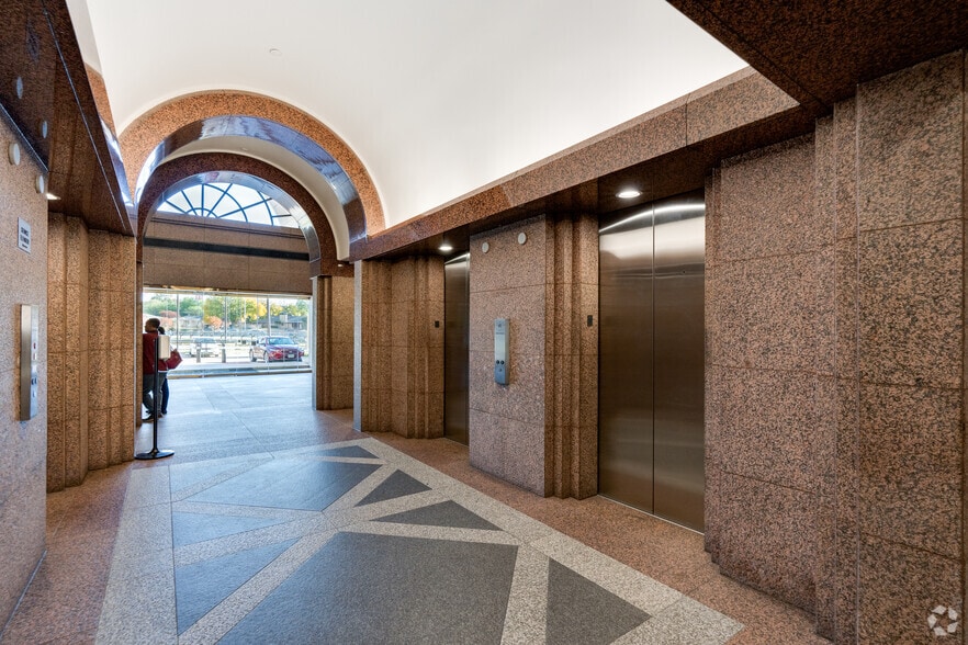 More Photos Of 6500 West Fwy, Fort Worth Office For Lease