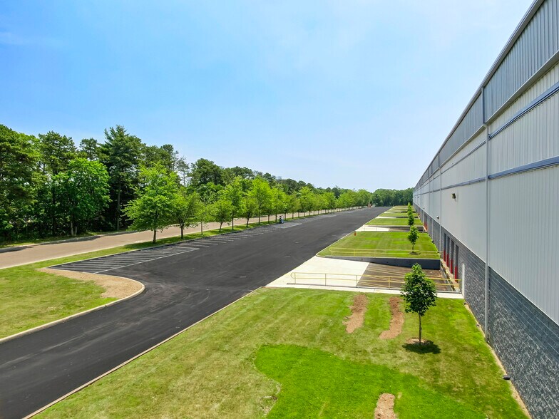 More Photos Of 145 Candlewood Rd, Bay Shore Warehouse For Lease