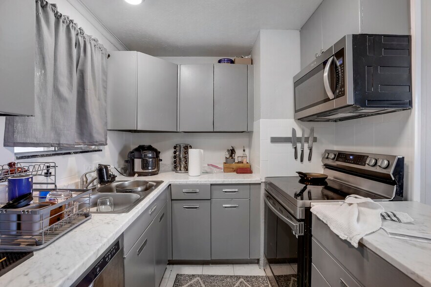 More Photos Of 1045 Balsam St, Lakewood Apartments For Sale