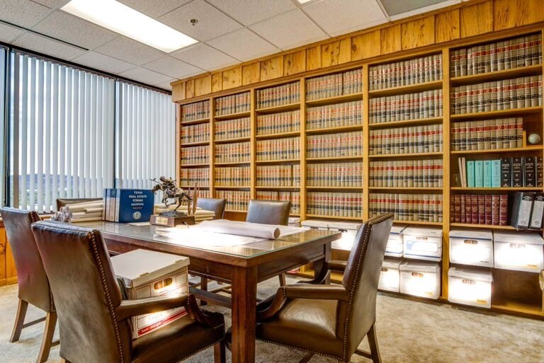 More Photos Of 222 S Sidney Baker St, Kerrville Office For Lease