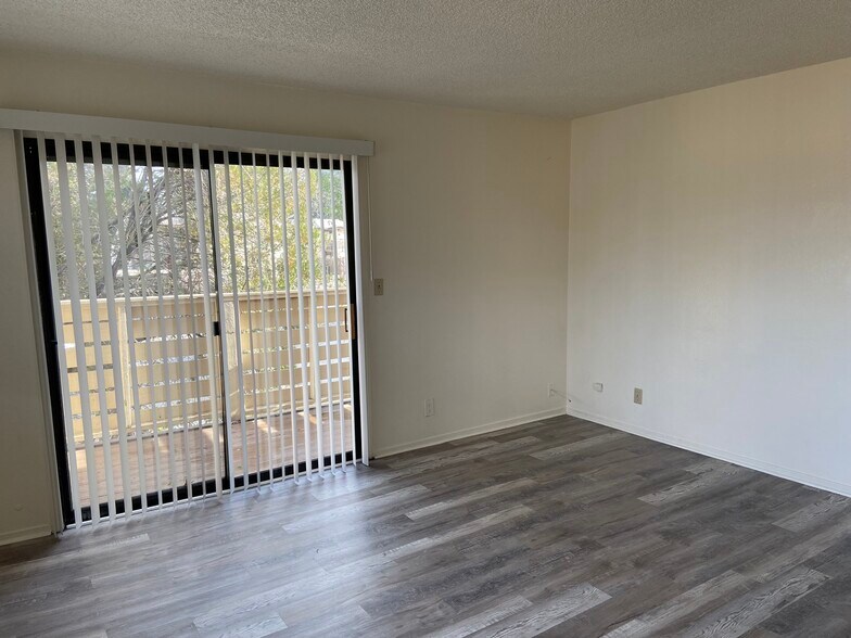 More Photos Of 6004-6012 Gloria Dr, Sacramento Apartments For Sale