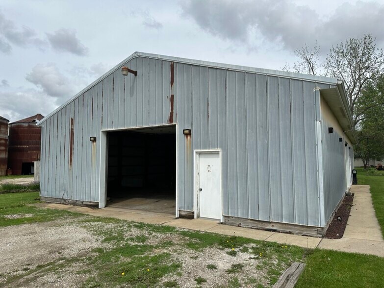 More Photos Of 907 N Hemlock St, Le Roy Warehouse For Sale