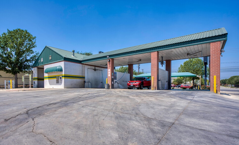 More Photos Of 9576 Potranco Rd, San Antonio General Retail For Sale