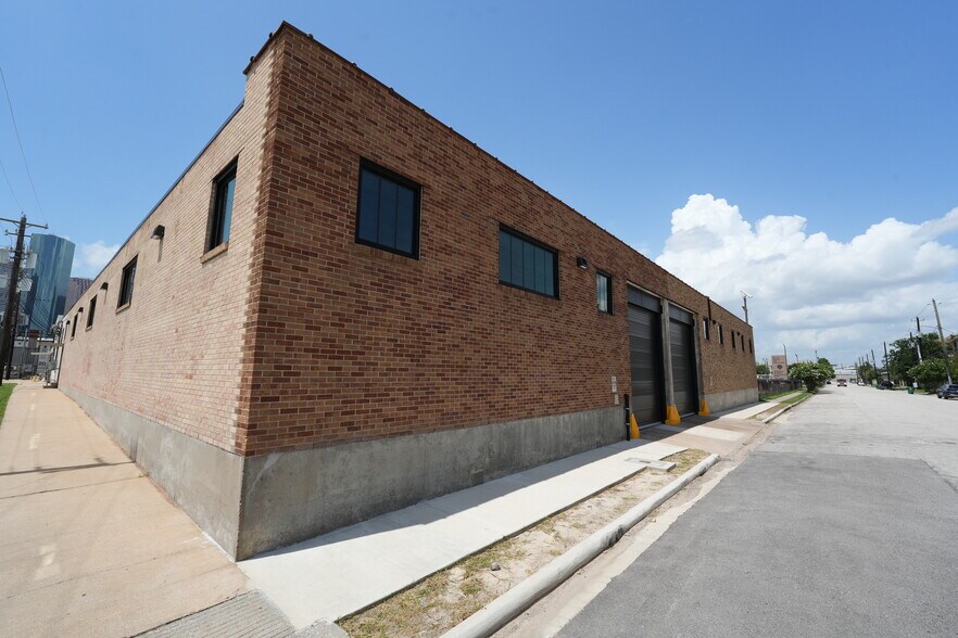 More Photos Of 1203 Dart St, Houston Warehouse For Lease