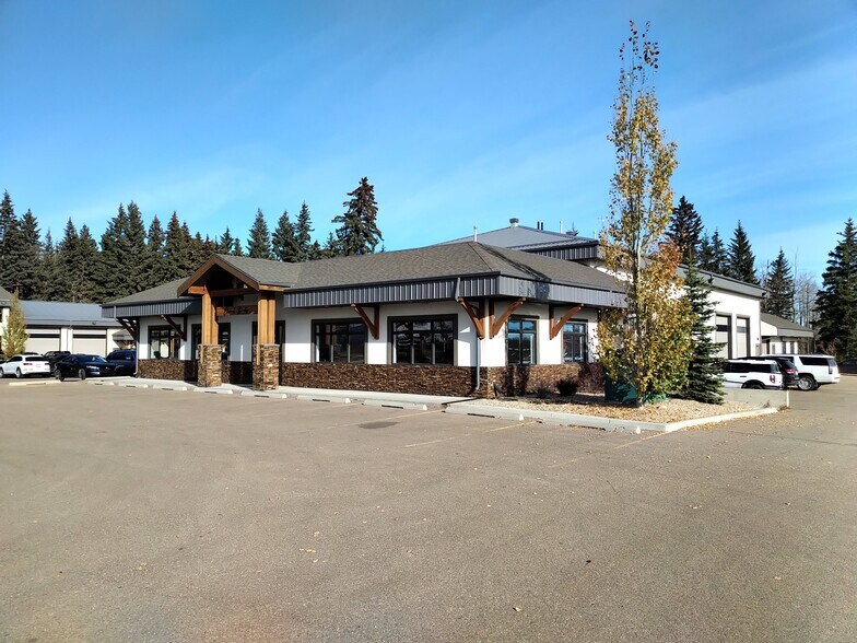 More Photos Of 232 Spruce St, Red Deer County Storefront Retail Office For Lease