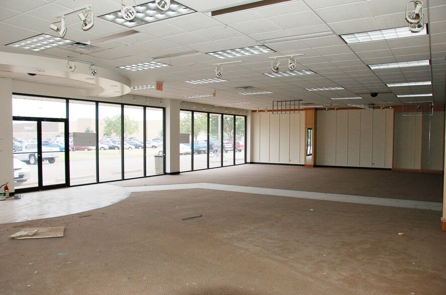 More Photos Of 417 Frankford Ave, Lubbock General Retail For Sale