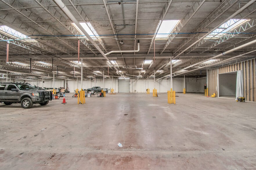 More Photos Of 9001 Jensen Dr, Houston Warehouse For Lease