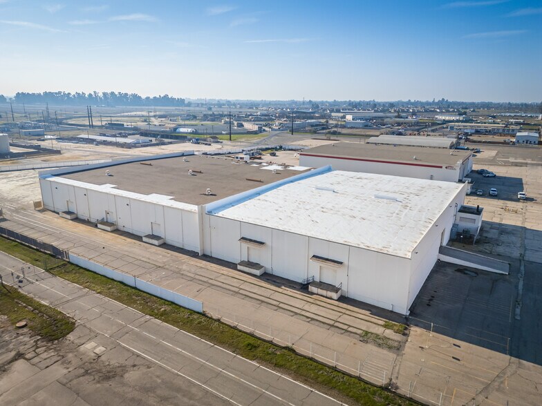 More Photos Of 2901 Apron Ave, Atwater Warehouse For Sale
