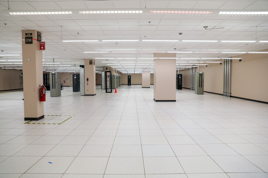 More Photos Of 1001 Windward Concourse, Alpharetta Industrial For Lease