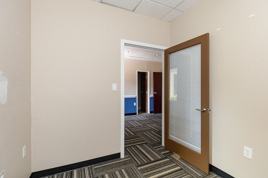 More Photos Of 100 Industrial Dr, Fredericksburg Showroom For Sale
