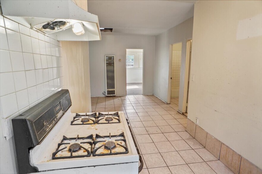 More Photos Of 140 S Avenue 58, Los Angeles Apartments For Sale