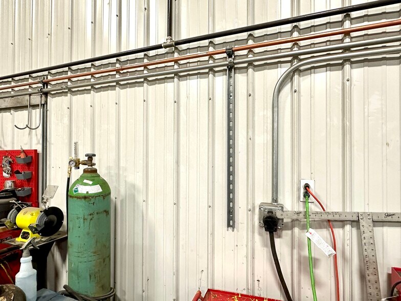 More Photos Of 4630 61 St, Red Deer Warehouse For Lease