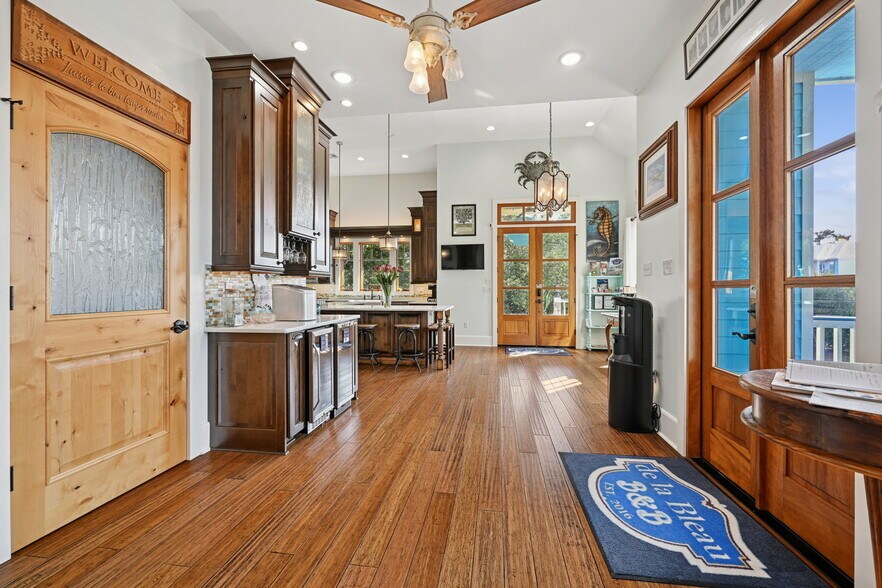 More Photos Of 124 Lafitte St, Mandeville Hospitality For Sale