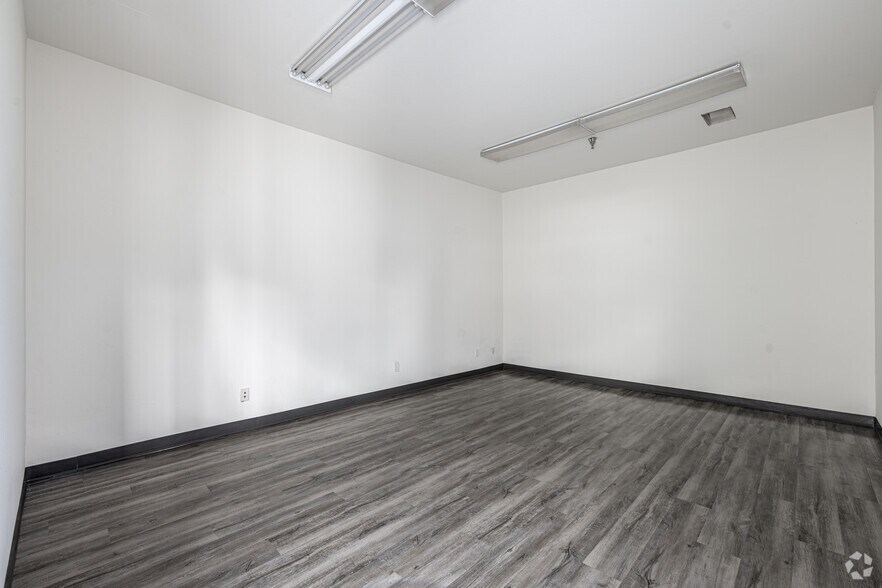 More Photos Of 4802 Littlejohn St, Baldwin Park Warehouse For Lease