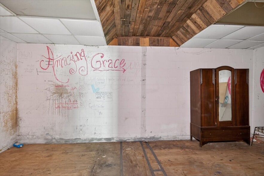 More Photos Of 79 Jones St, Jasper Warehouse For Sale