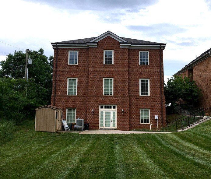 More Photos Of 10046 Three Notch Rd, Troy Office Residential For Lease