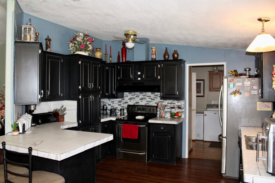 More Photos Of 15329 S Sunland Gin Rd, Arizona City Auto Repair For Sale