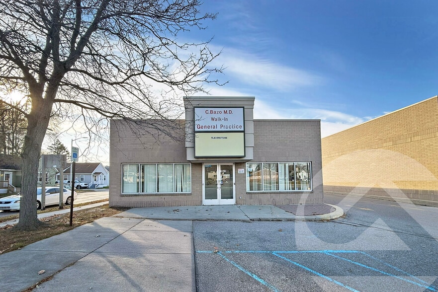 Primary Photo Of 1641 10th St, Port Huron Healthcare For Sale