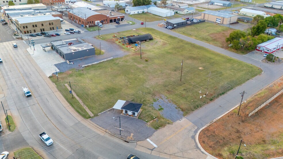 More Photos Of 312 Main St, Weatherford Land For Sale
