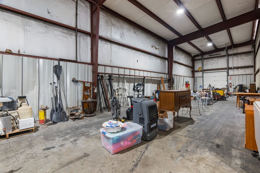 More Photos Of 2078 Ford Ave, Springdale Warehouse For Lease