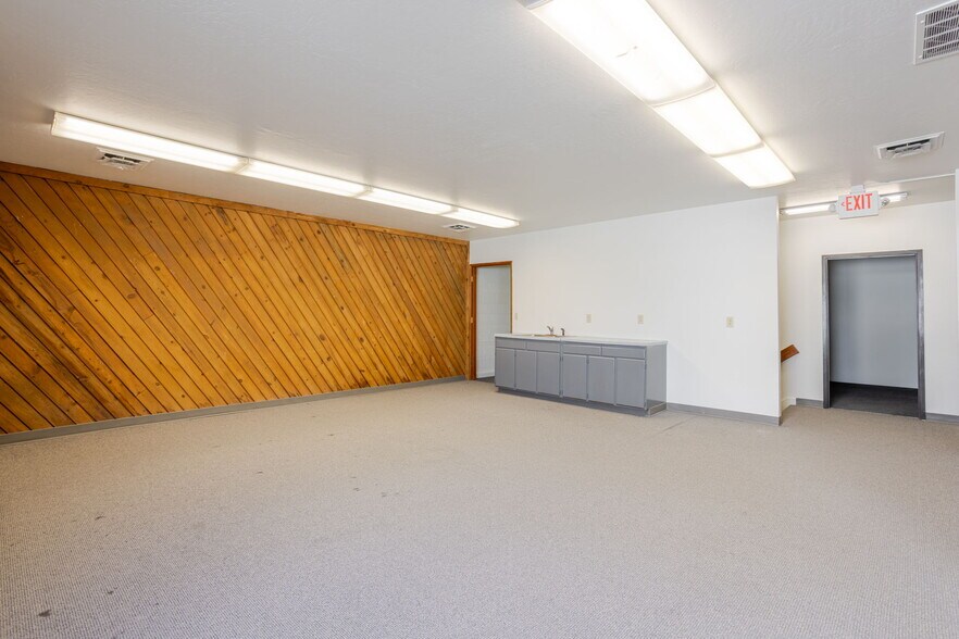 More Photos Of 999 NE 2nd St, Bend Freestanding For Lease