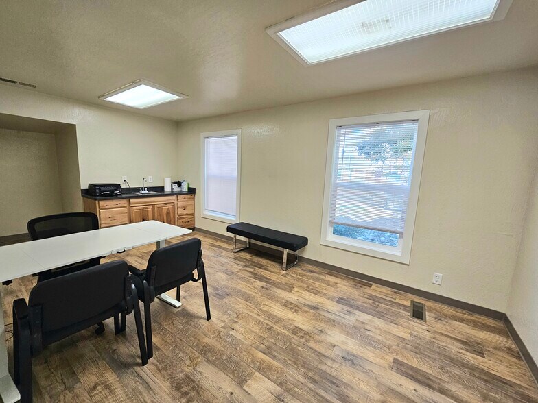 More Photos Of 18 Williamsburg Ln, Chico Office For Lease