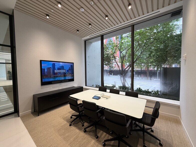 More Photos Of 2 S Biscayne Blvd, Miami Office Residential For Lease