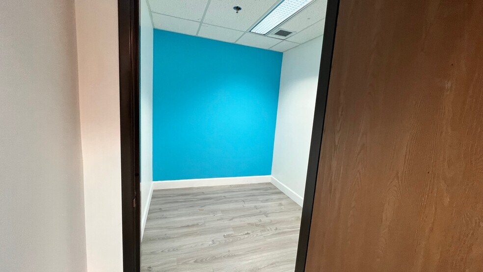 More Photos Of 44215 15th St W, Lancaster Medical For Lease