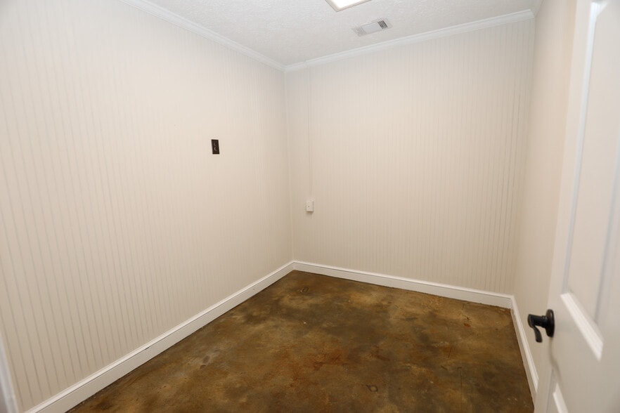 More Photos Of 5 Haynie St, Newnan Warehouse For Sale
