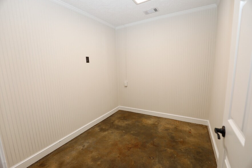 More Photos Of 5 Haynie St, Newnan Warehouse For Lease