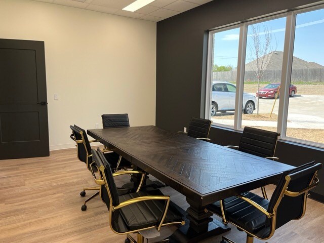 More Photos Of 15105 Crown At Lone Oak Rd, Edmond Office For Lease