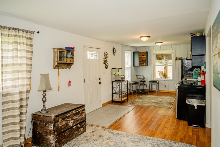 More Photos Of 2735 PA-390, Canadensis Hospitality For Sale