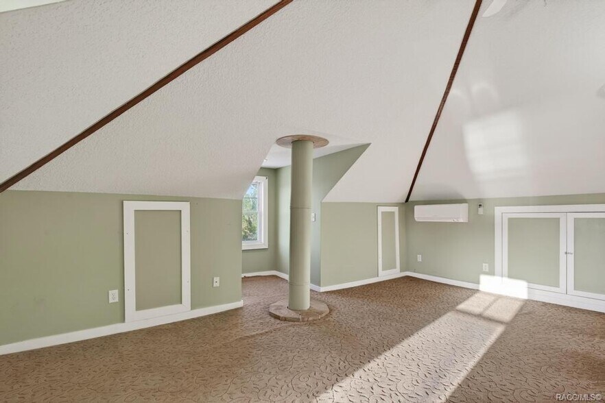 More Photos Of 125 N Main St, Hastings Restaurant For Sale