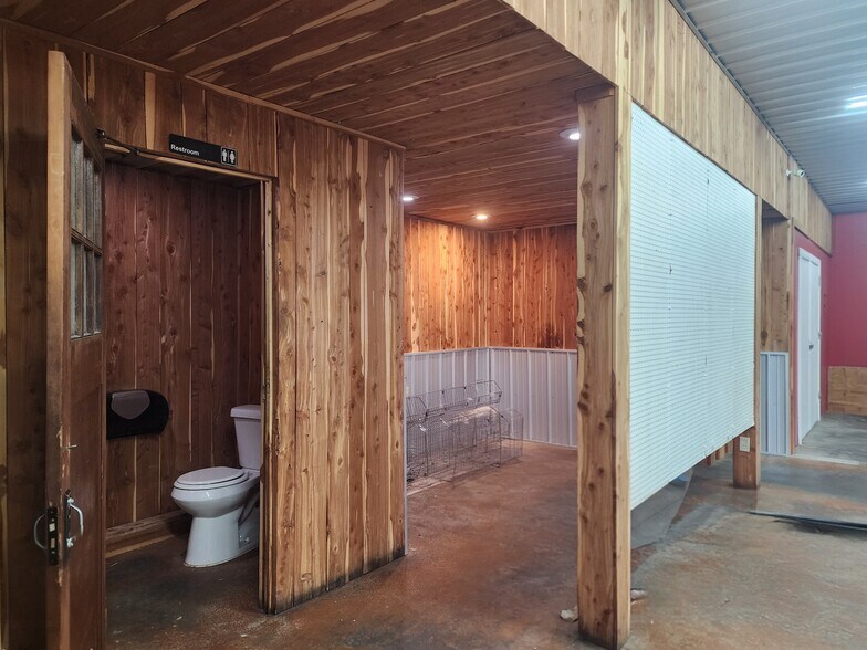 More Photos Of 122 W Richardson Ave, Puxico Restaurant For Sale