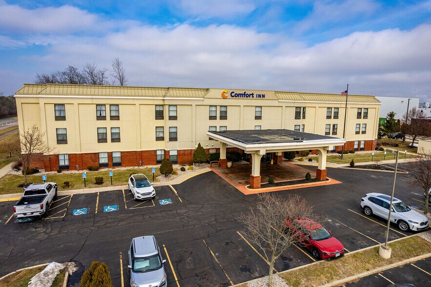 More Photos Of 4640 Creek Rd, Blue Ash Hotel For Sale