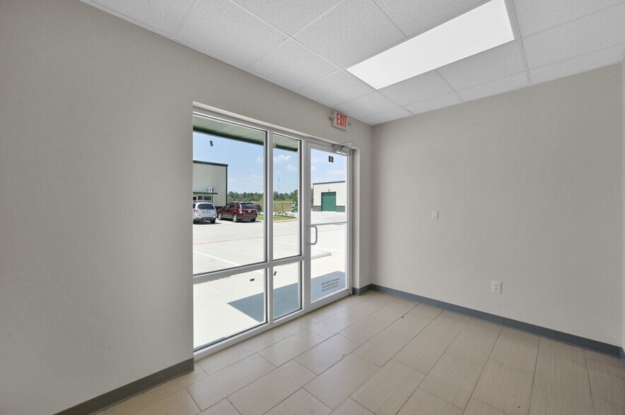 More Photos Of 503 Hufsmith, Tomball Warehouse For Lease