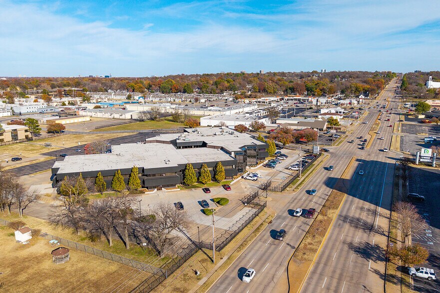 More Photos Of 2087 E 71st St, Tulsa Office For Lease