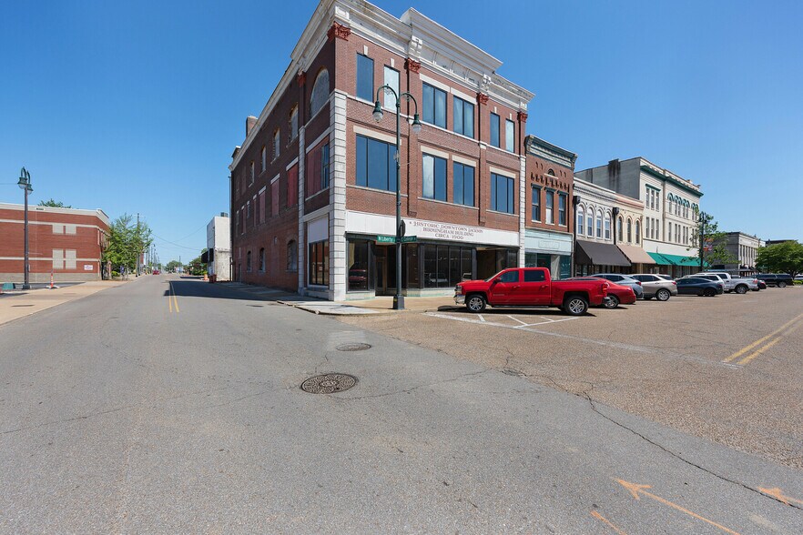 More Photos Of 214-216 N Liberty St, Jackson Storefront Retail Office For Lease