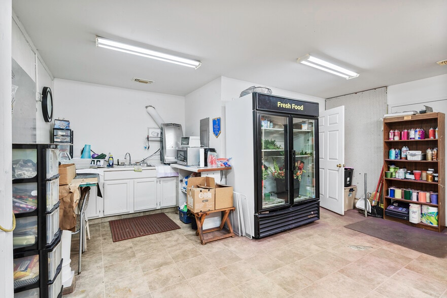 More Photos Of 25 Strickland St, Fairburn General Retail For Sale