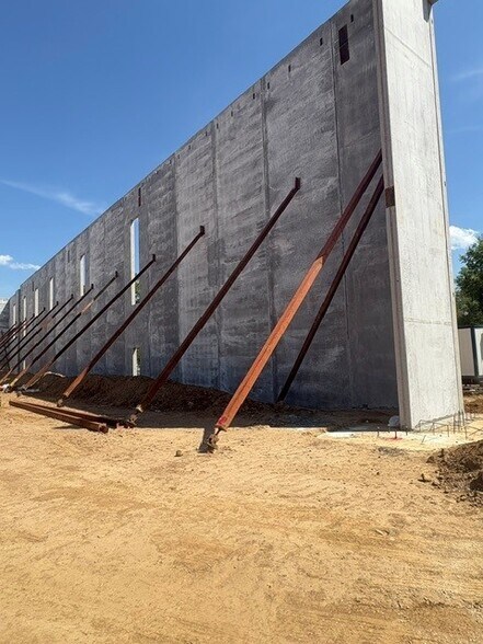 More Photos Of 3 Century Dr, Parsippany Warehouse For Lease