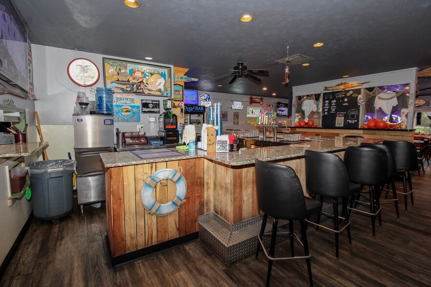 More Photos Of 54 McKinley St, Huron Bar For Sale