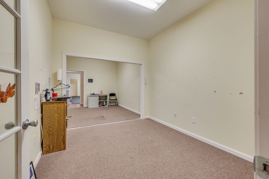 More Photos Of 3815 Highway 66 S, Rogersville Office For Lease