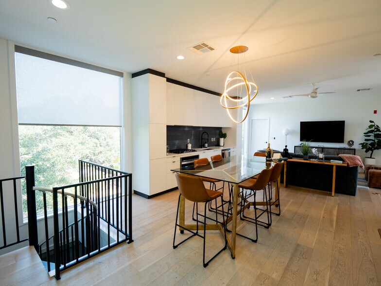 More Photos Of 2208 Lake Austin Blvd, Austin Office Residential For Sale