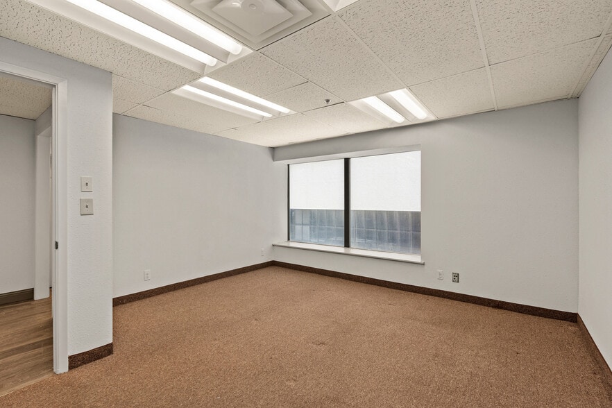 More Photos Of 800 Navarro St, San Antonio Office For Lease